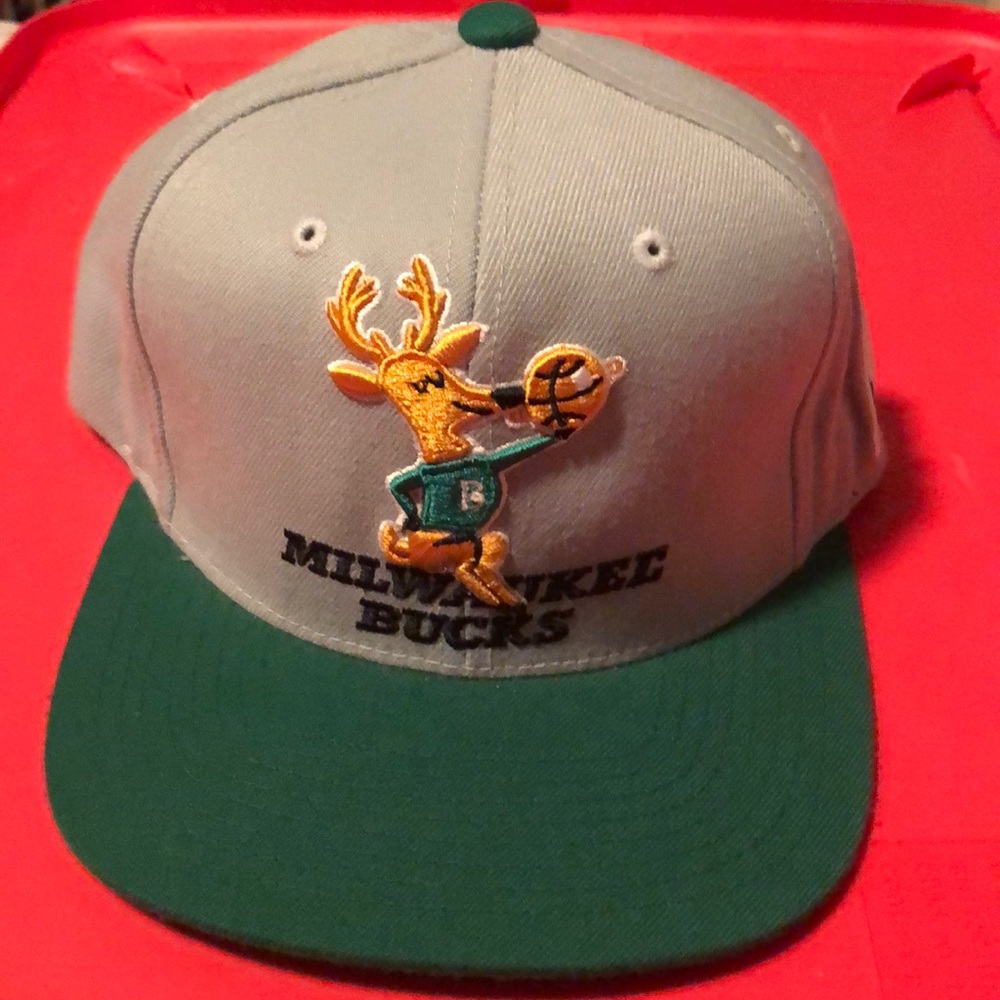 Milwaukee Bucks Mitchell and Ness SnapBack